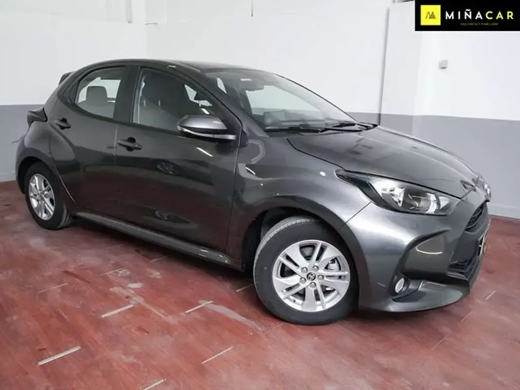 Usado Toyota Yaris Business Edition 116 CV (85 kW) 2025 Gris Utilitario