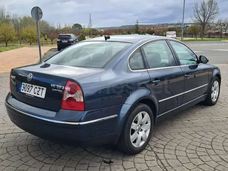 Usado VW Passat Highline 180 CV (132 kW) 2004 Azul Berlina