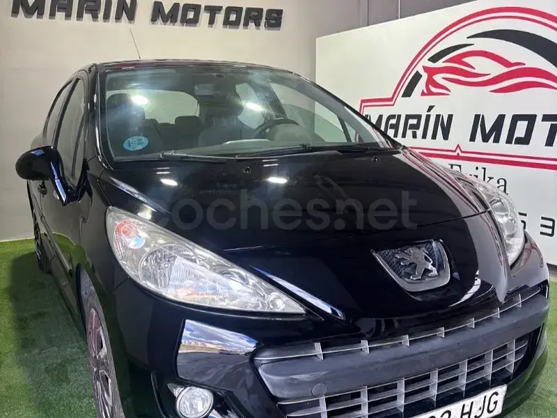 Usado Peugeot 207 Active 75 CV (55 kW) 2012 Negro Berlina