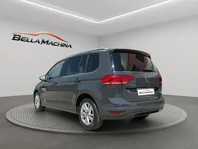 Usado VW Touran Advance 115 CV (84 kW) 2021 Gris Monovolumen