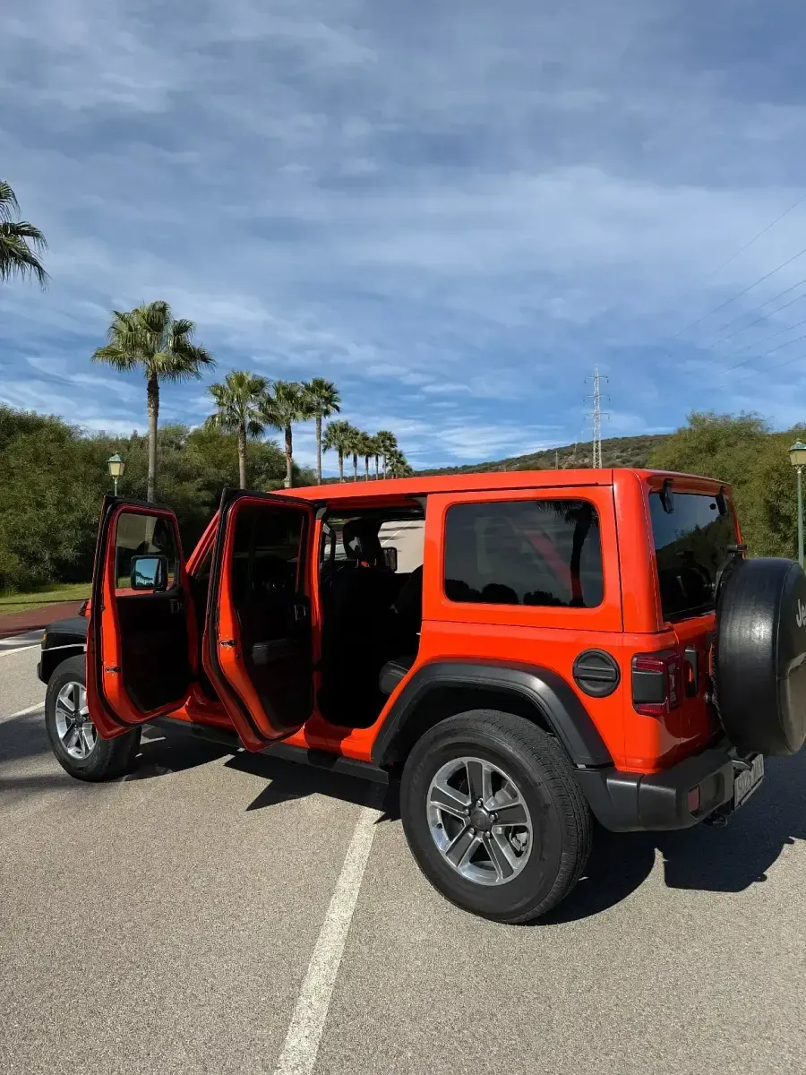 Usado Jeep Wrangler Sahara 270 CV (198 kW) 2019 Naranja SUV