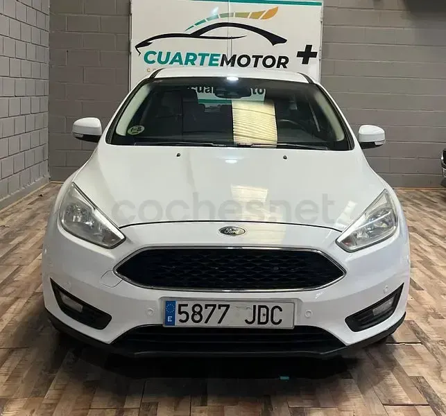 Usado Ford Focus Trend 115 CV (84 kW) 2015 Blanco Berlina