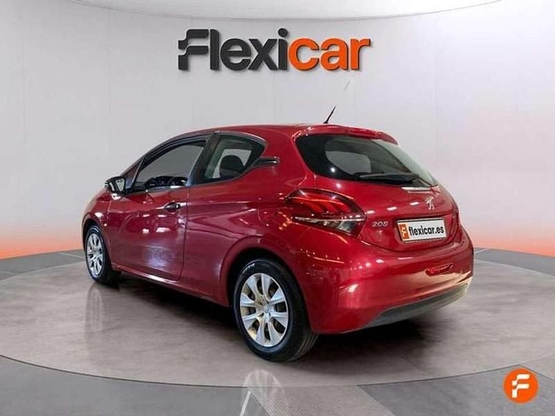 Usado Peugeot 208 Access 82 CV (60 kW) 2016 Rojo Utilitario