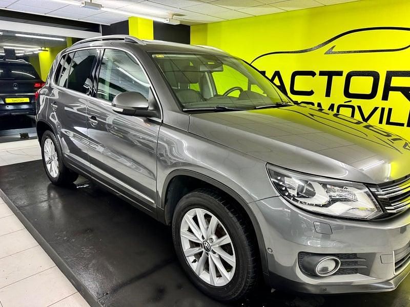 Usado VW Tiguan 140 CV (102 kW) 2012 Gris / plata SUV