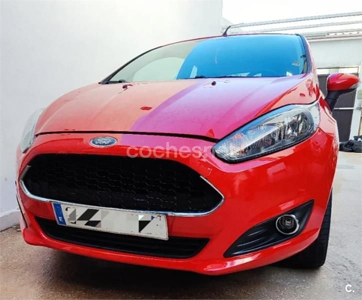 Usado Ford Fiesta Trend 82 CV (60 kW) 2016 Rojo Berlina