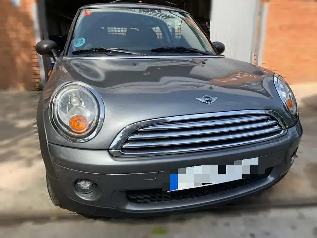 Usado Mini ONE 75 CV (55 kW) 2009 Gris Utilitario