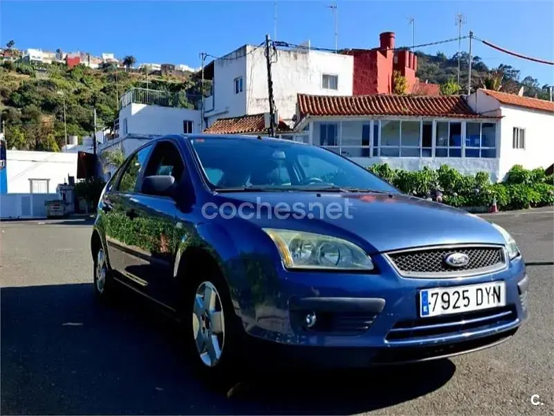 Usado Ford Focus Trend 100 CV (73 kW) 2006 Azul Berlina