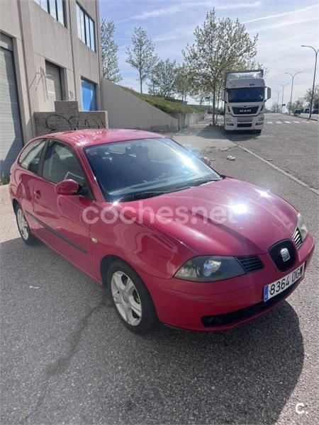 Usado Seat Ibiza Sport 100 CV (73 kW) 2005 Rojo Berlina
