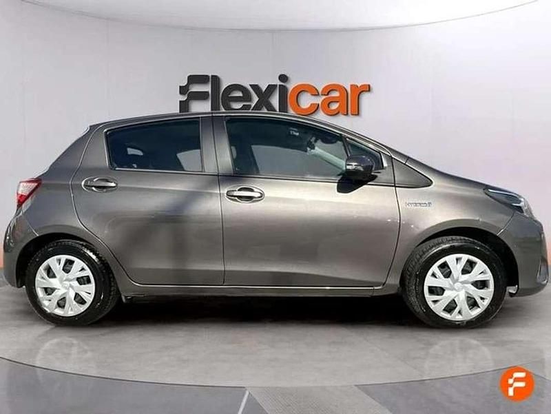 Usado Toyota Yaris Hybrid Active 100 CV (73 kW) 2019 Marrón Utilitario