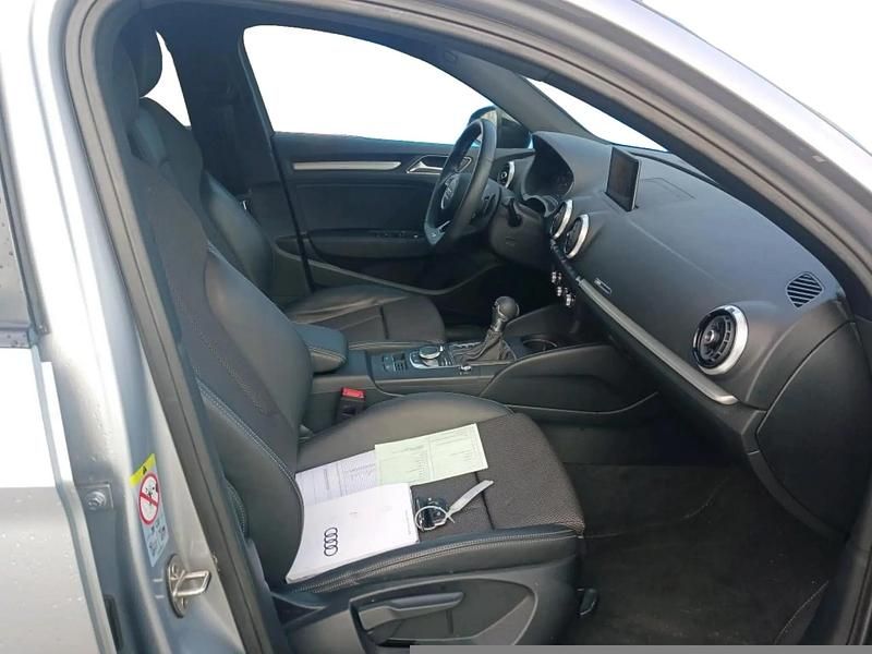 Usado Audi A3 150 CV (110 kW) 2020 Gris/plata Berlina