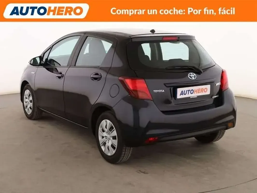 Usado Toyota Yaris Hybrid City 101 CV (74 kW) 2017 Negro Berlina
