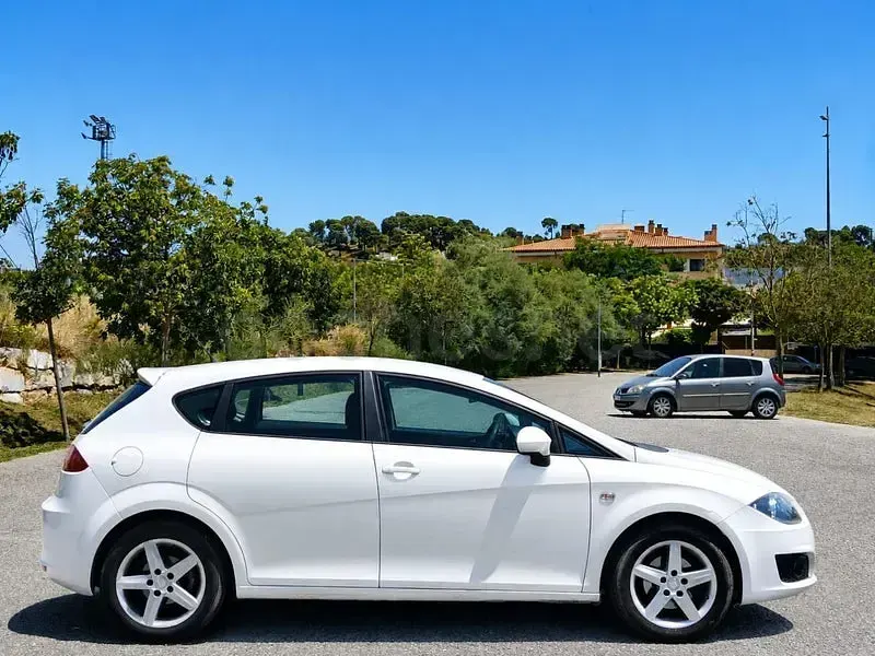 Usado Seat Leon Reference 105 CV (77 kW) 2010 Blanco Utilitario