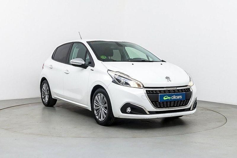 Usado Peugeot 208 Signature Sky 82 CV (60 kW) 2019 Blanco Utilitario
