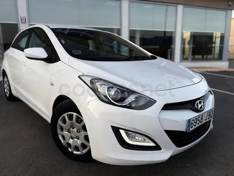 Usado Hyundai i30 Base 90 CV (66 kW) 2015 Blanco Berlina