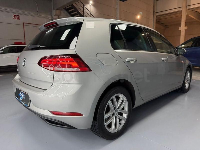 Usado VW Golf VII Advance 115 HP (84 kW) 2020 Cinzento Sedan
