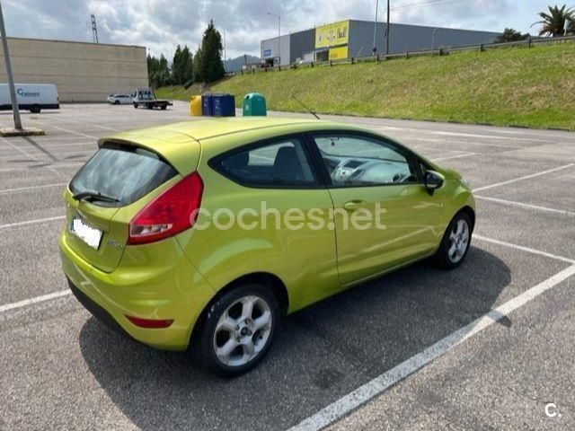 Usado Ford Fiesta Ambiente 60 CV (44 kW) 2009 Verde Utilitario