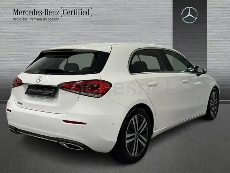 Käytetty Mercedes A180 136 HP (100 kW) 2022 Valkoinen Sedan