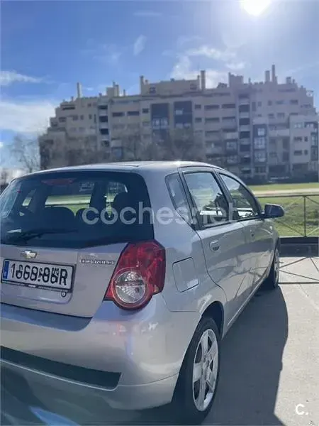 Usado Chevrolet Aveo LS 101 CV (74 kW) 2010 Gris / plata Berlina