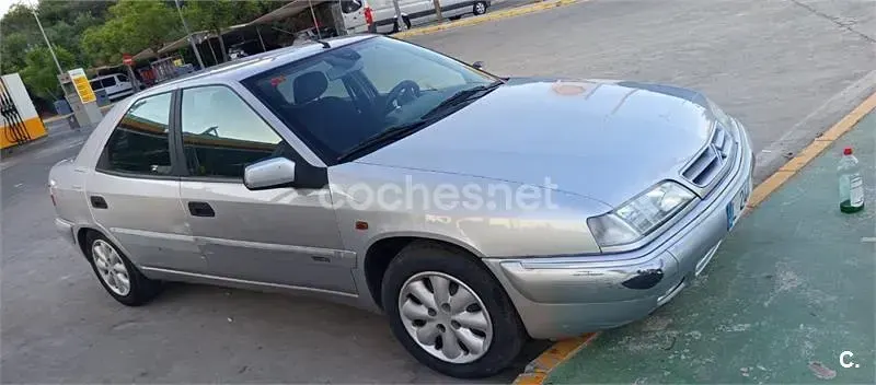 Usado Citroën Xantia 90 CV (66 kW) 1998 Gris / plata Berlina