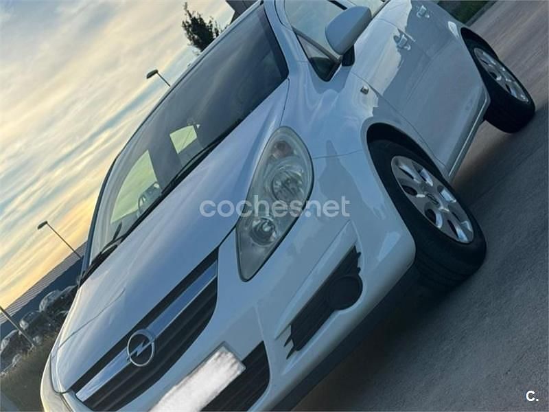 Usado Opel Corsa 75 HP (55 kW) 2011 Branco Citadino