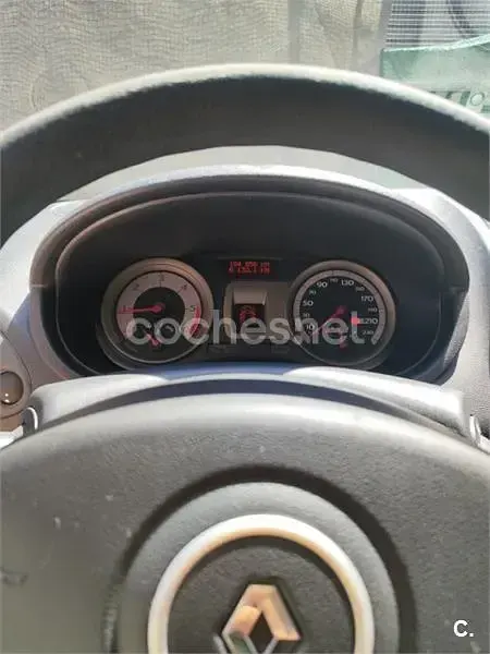 Usado Renault Clio II Dynamique 85 CV (62 kW) 2006 Gris / plata Berlina