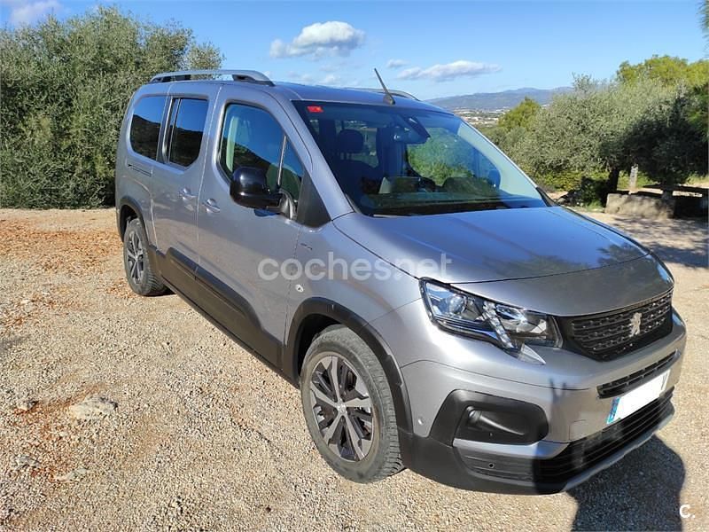 Usado Peugeot Rifter GT-line 130 CV (95 kW) 2020 Gris / plata Monovolumen