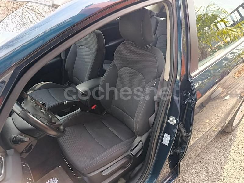 Usado Kia Carens 135 CV (99 kW) 2018 Gris / plata Monovolumen