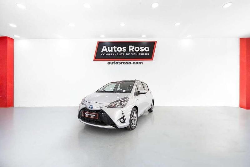 Plateado Usado 2019 Toyota Yaris Hybrid Active Berlina | 14.990 € (Buen precio) - Imagen 1/4