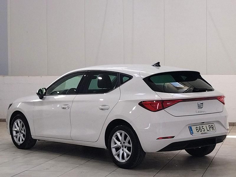 Usado Seat Leon Style 111 CV (81 kW) 2021 Blanco Utilitario