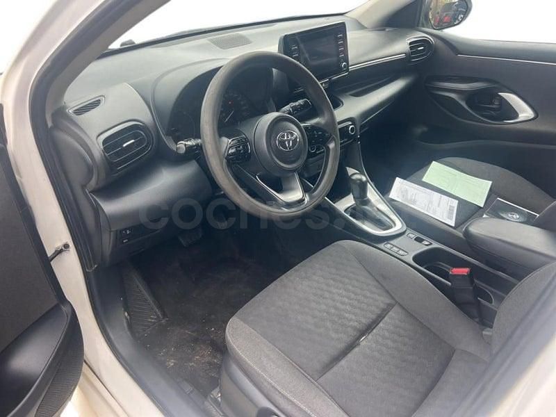 Usado Toyota Yaris Hybrid Business Edition 116 CV (85 kW) 2022 Blanco Berlina