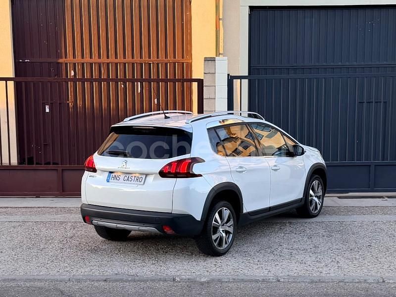 Usado Peugeot 2008 Allure 120 CV (88 kW) 2018 Blanco SUV