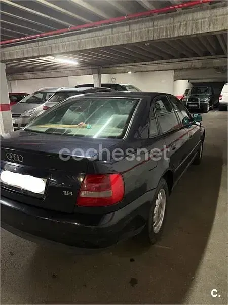 Usado Audi A4 125 CV (91 kW) 2000 Azul Berlina