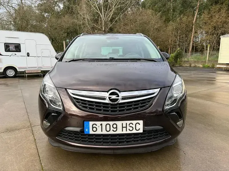 Usado Opel Zafira Tourer Excellence 130 CV (95 kW) 2013 Marrón Monovolumen