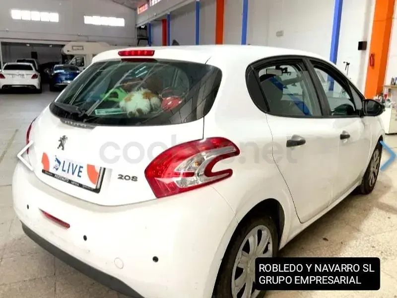 Usado Peugeot 208 Access 68 CV (50 kW) 2014 Blanco Utilitario