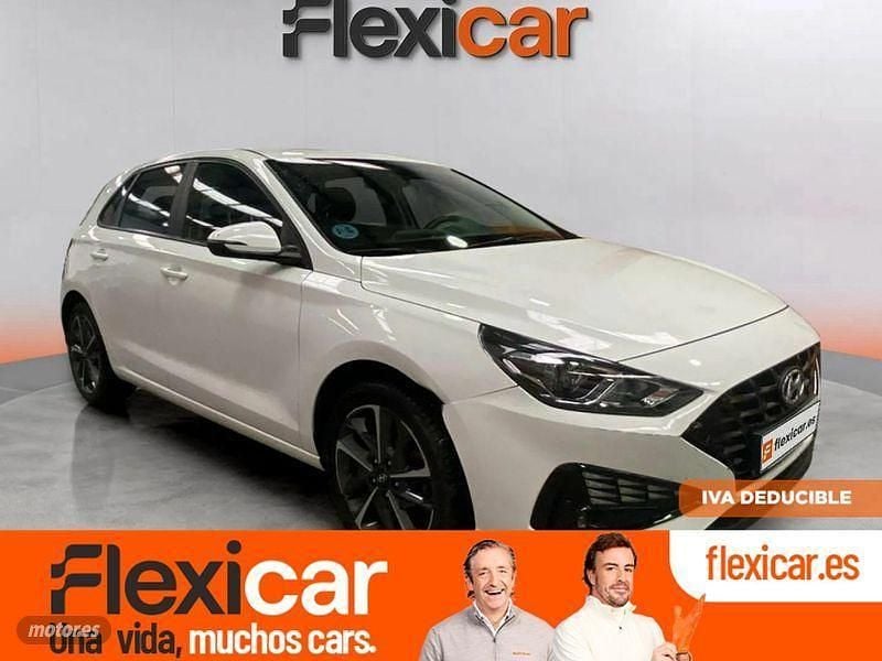 Usado Hyundai i30 120 CV (88 kW) 2021 Blanco Berlina