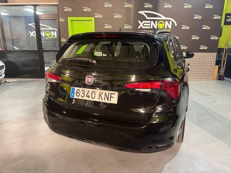 Usado Fiat Tipo Easy 120 CV (88 kW) 2018 Negro Familiar