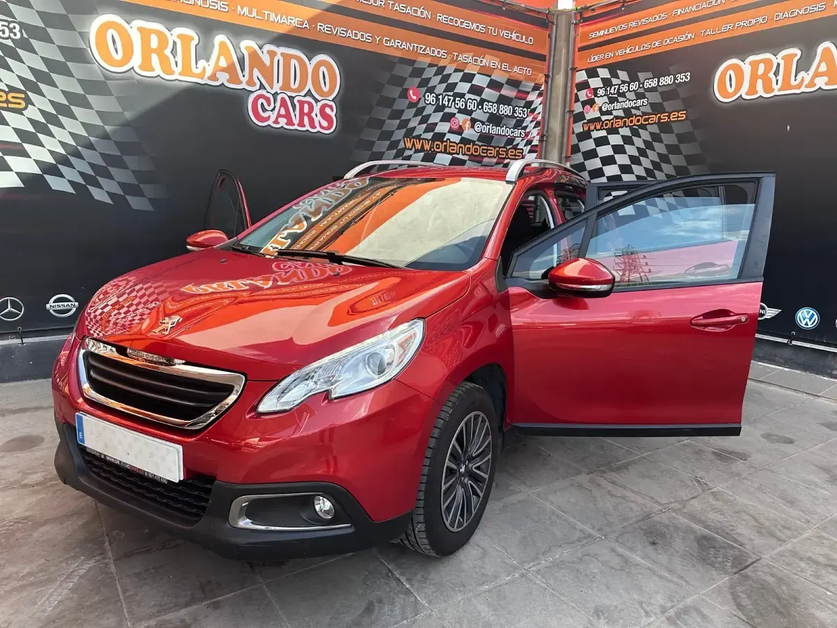 Usado Peugeot 2008 Active 82 CV (60 kW) 2015 Granate anaranjado SUV