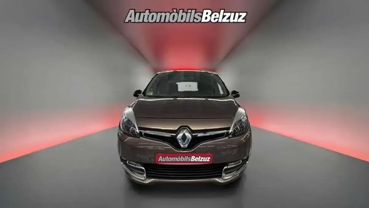 Usado Renault Scénic Bose Edition 131 CV (96 kW) 2014 Marrón Monovolumen
