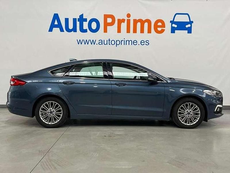 Usado Ford Mondeo Titanium 187 HP (137 kW) 2021 Azul Sedan