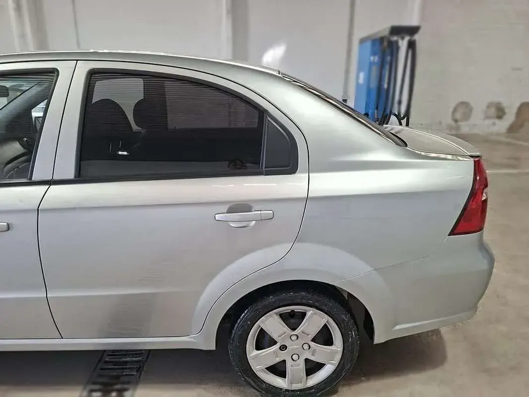 Usado Chevrolet Aveo LS 94 CV (69 kW) 2008 Gris Berlina