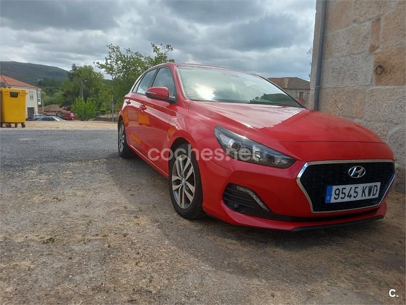 Granate Usado 2019 Hyundai i30 Berlina | 13.000 € (Buen precio) - Imagen 1/4