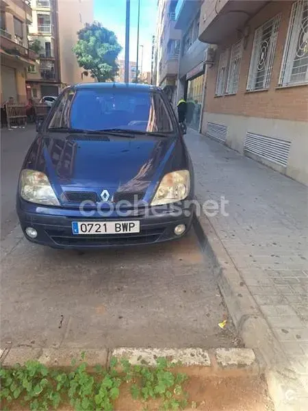 Usado Renault Scénic Expression 120 CV (88 kW) 2003 Azul Monovolumen