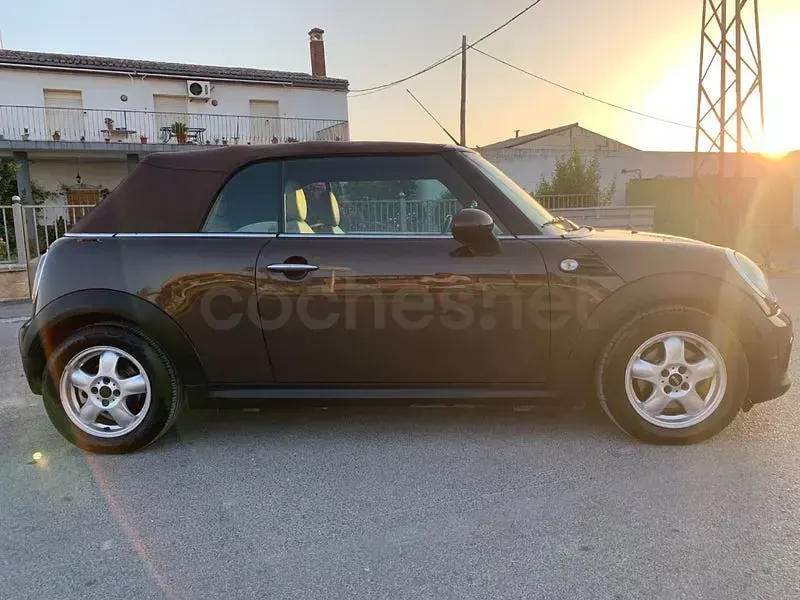 Usado Mini Cooper Cabriolet 122 CV (89 kW) 2012 Marrón Descapotable