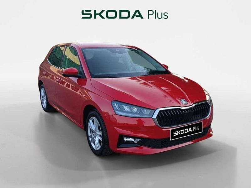 Usado Skoda Fabia Selection 80 CV (58 kW) 2024 Rojo Berlina