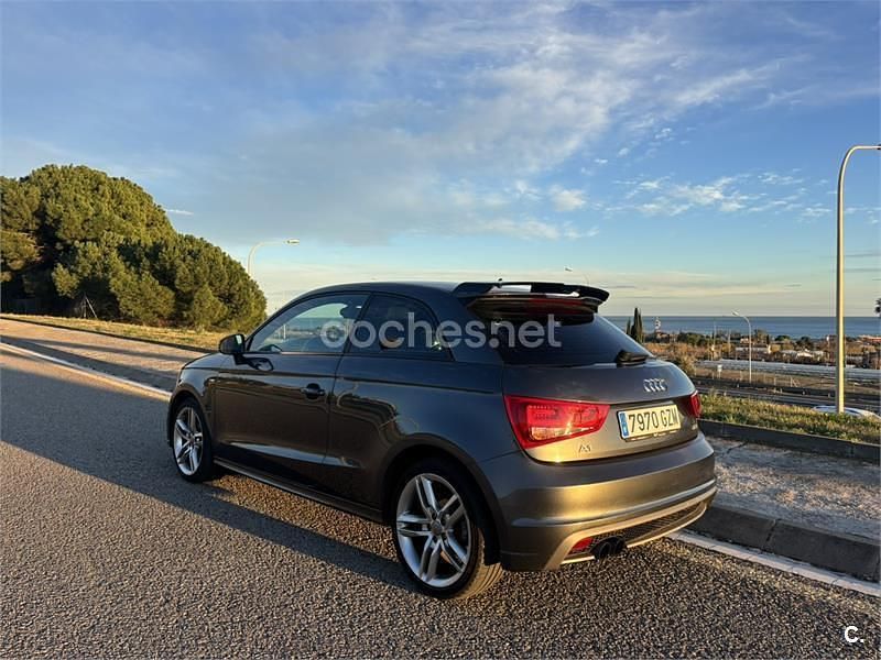 Usado Audi A1 Ambition 122 CV (89 kW) 2011 Gris / plata Utilitario