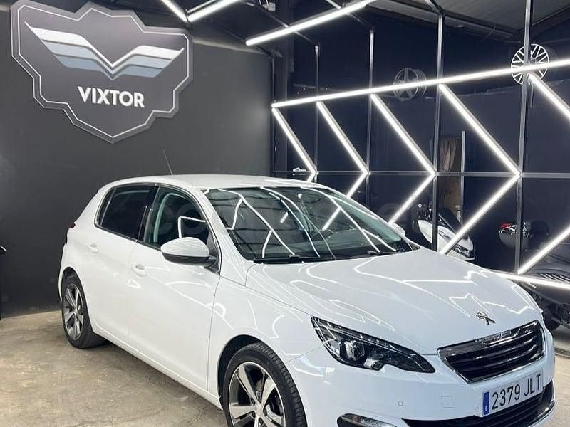 Usado Peugeot 308 Allure 130 CV (95 kW) 2015 Blanco Berlina