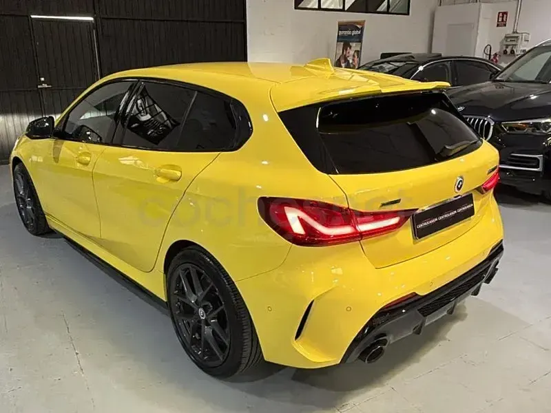 Usado BMW M135 306 CV (225 kW) 2023 Amarillo Utilitario