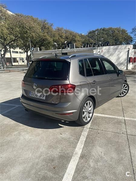 Usado VW Golf Sportsvan Sportline 150 CV (110 kW) 2015 Gris / plata Monovolumen