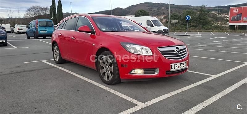 Usado Opel Insignia Sportive 160 CV (117 kW) 2013 Rojo Familiar