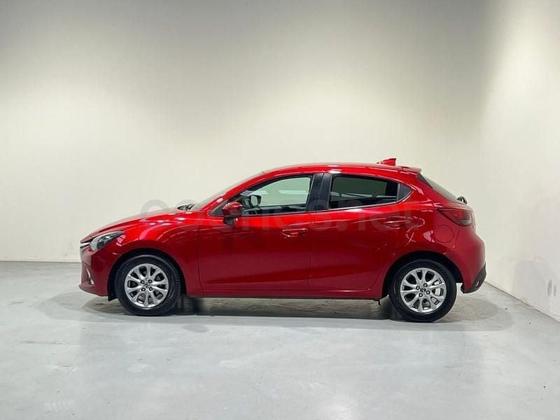 Usado Mazda 2 90 CV (66 kW) 2018 Rojo Berlina